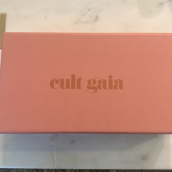 Cult Gaia ZaZa Sunglasses in Dragonfruit - Picture 7 of 10